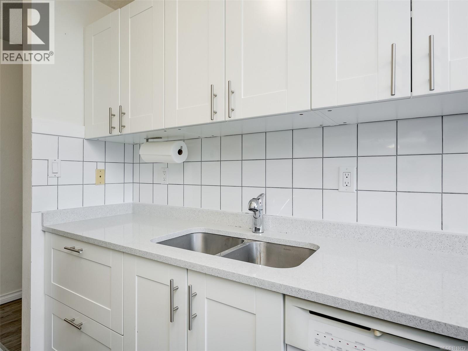 413 3277 Glasgow Ave, Saanich, British Columbia  V8X 1M3 - Photo 9 - 1018673