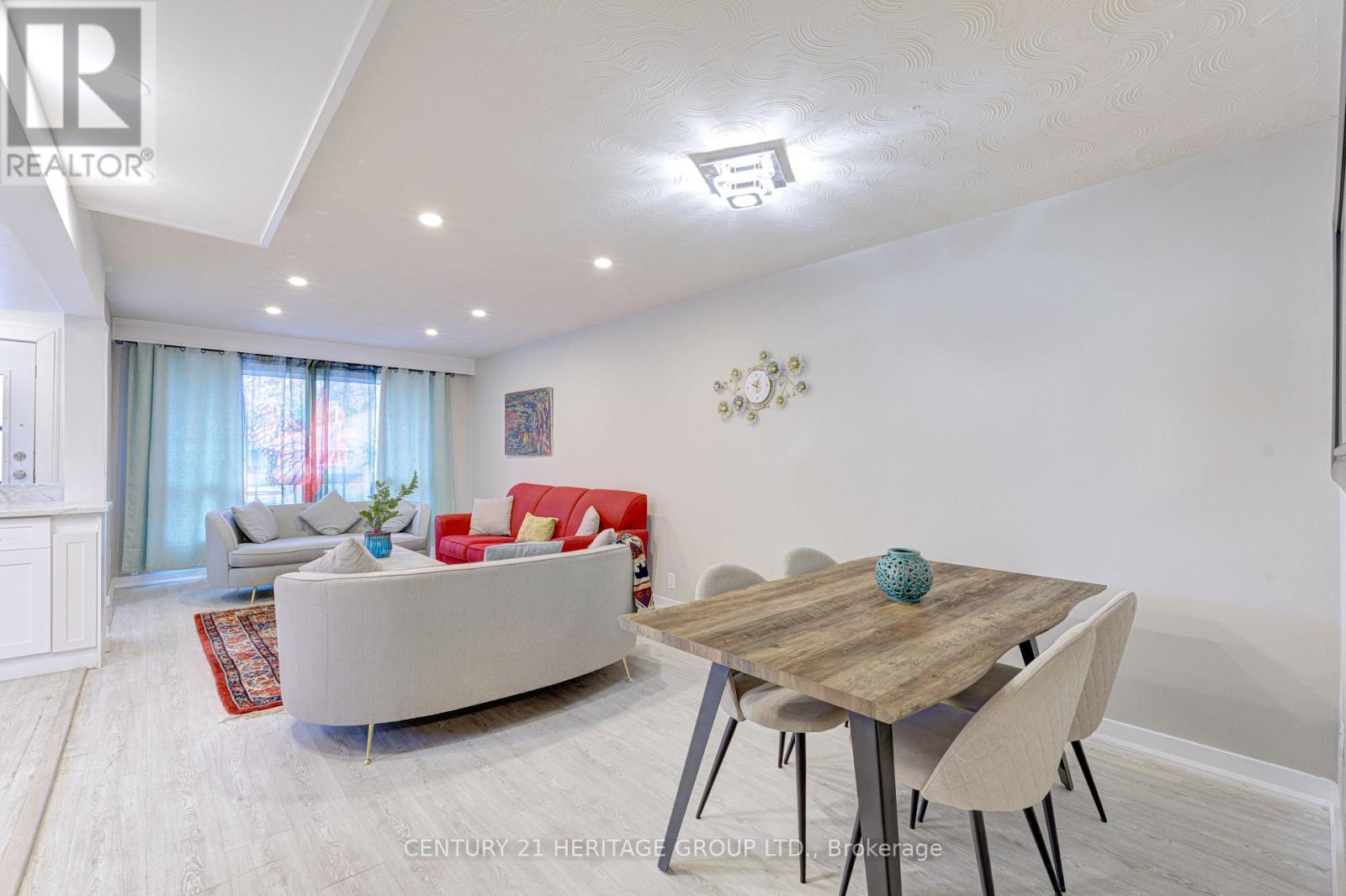 82 Harrison Drive, Newmarket (Bristol-London), Ontario  L3Y 4P4 - Photo 11 - N12495592