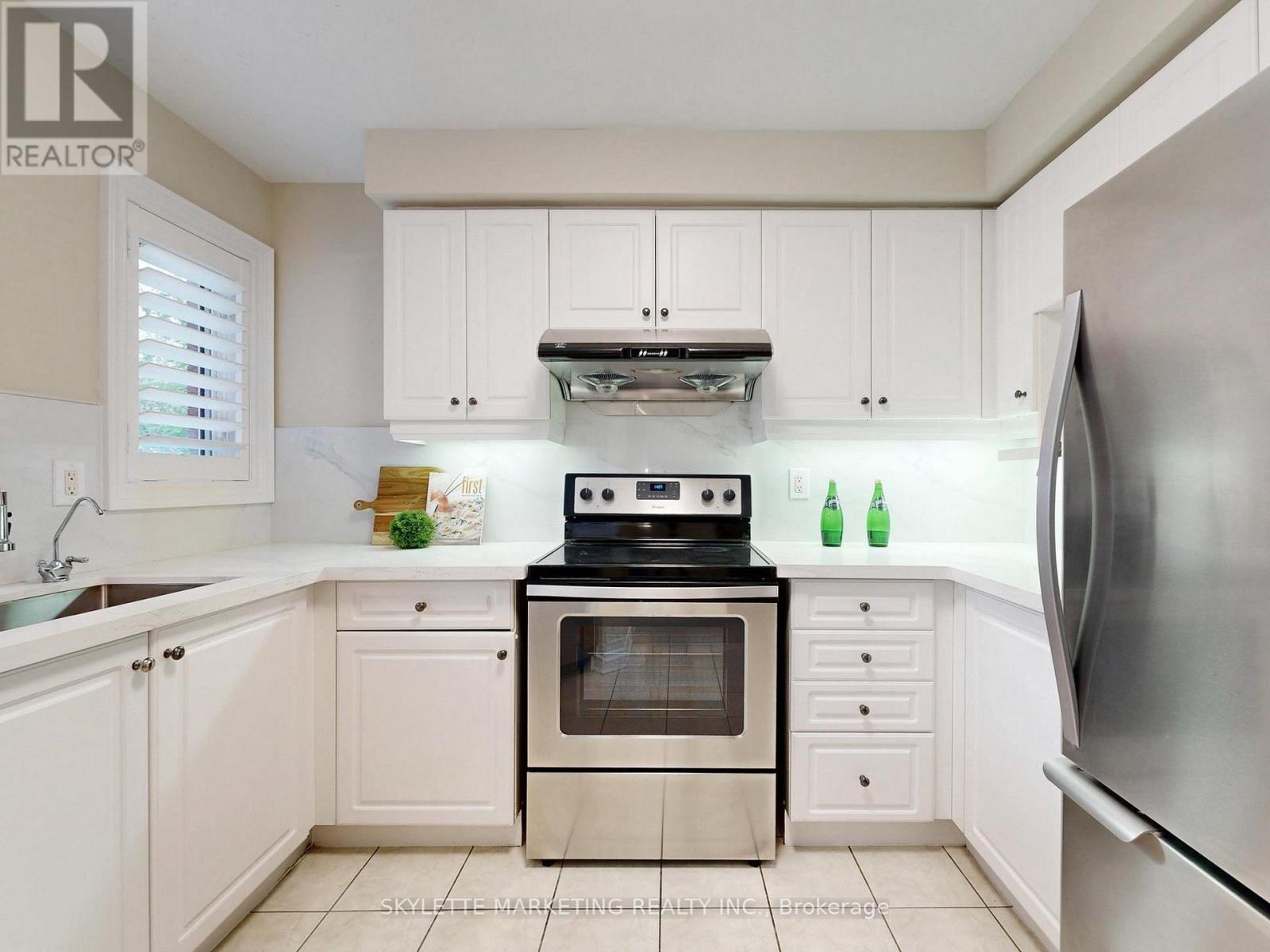 28 Garland Crescent S, Richmond Hill, Ontario  L4S 1X1 - Photo 6 - N12492904