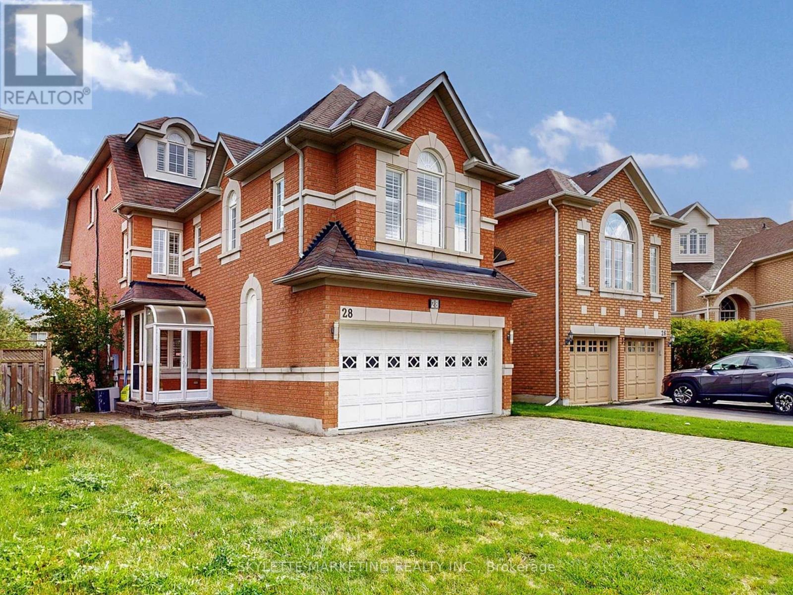 28 Garland Crescent S, Richmond Hill, Ontario  L4S 1X1 - Photo 2 - N12492904