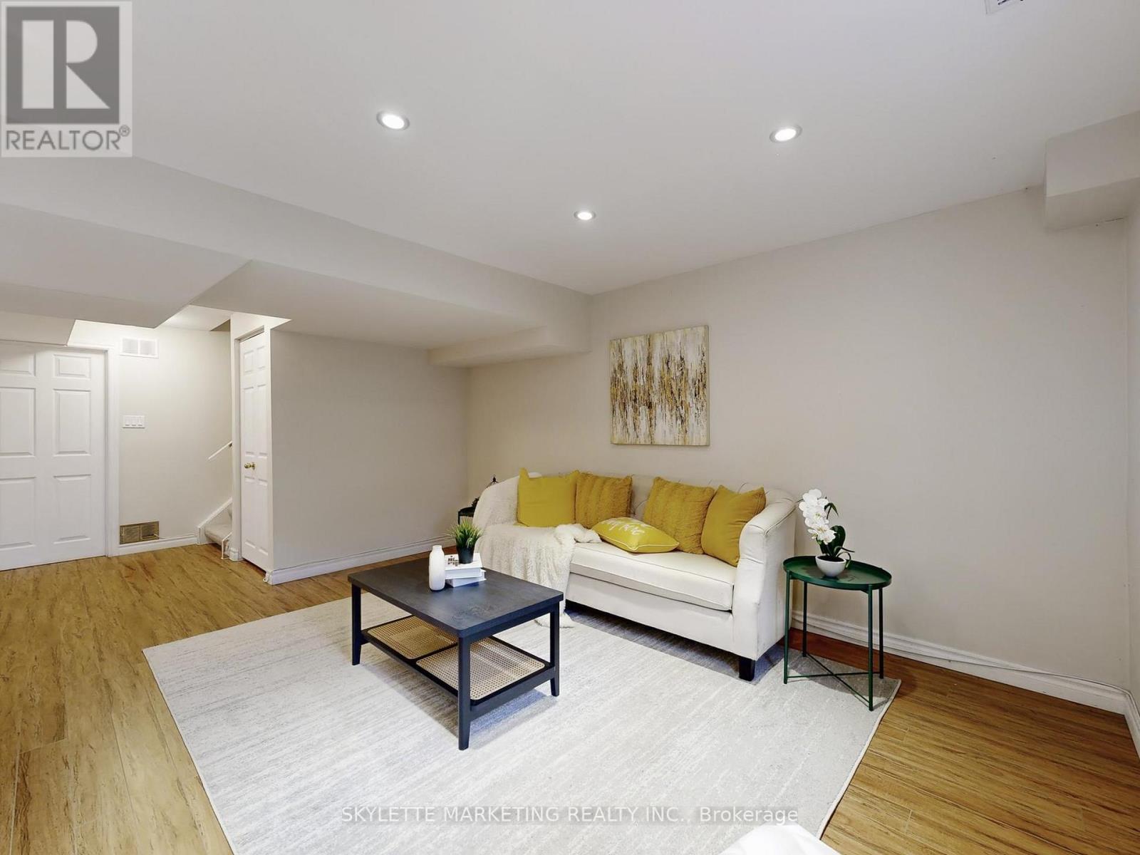 28 Garland Crescent S, Richmond Hill, Ontario  L4S 1X1 - Photo 24 - N12492904