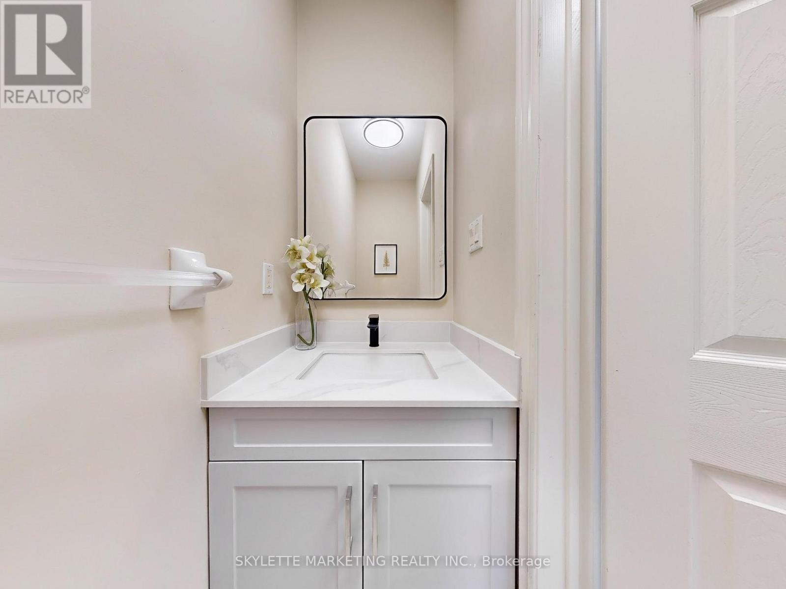 28 Garland Crescent S, Richmond Hill, Ontario  L4S 1X1 - Photo 7 - N12492904