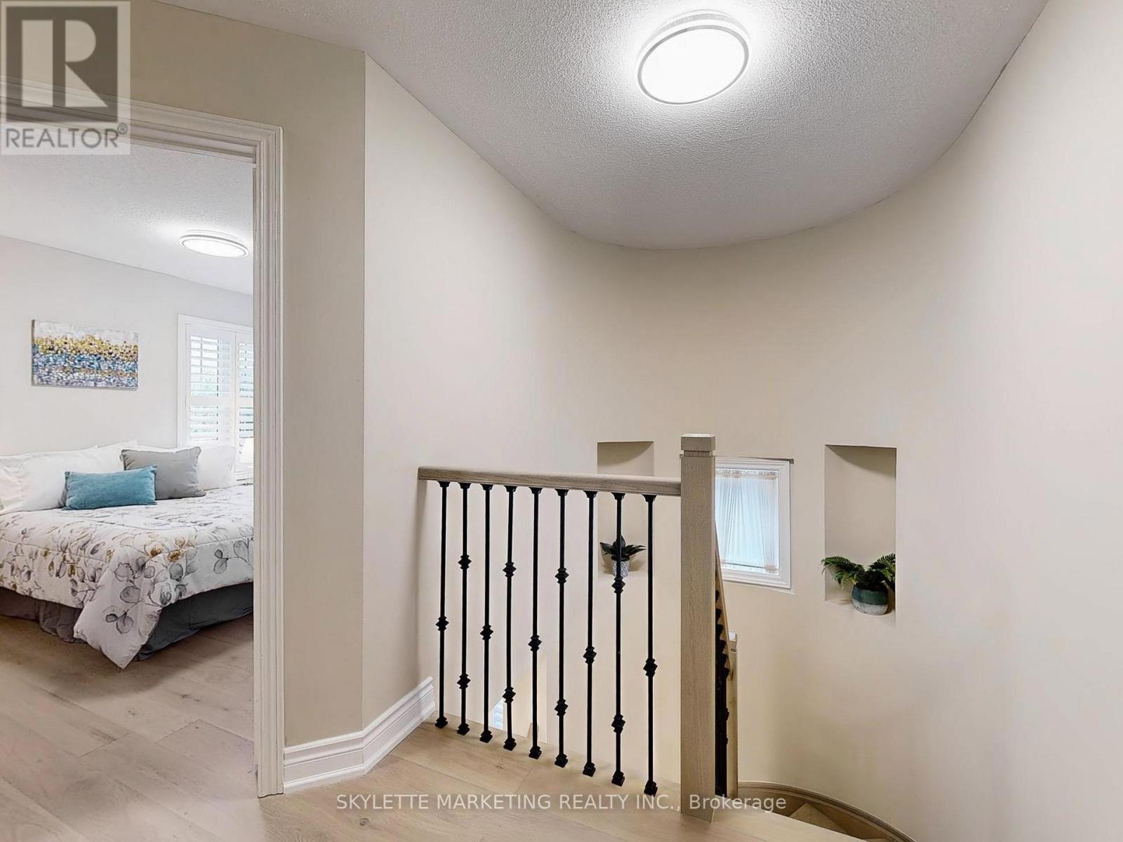 28 Garland Crescent S, Richmond Hill, Ontario  L4S 1X1 - Photo 8 - N12492904