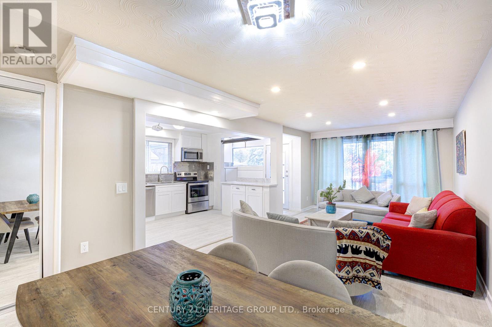 82 Harrison Drive, Newmarket (Bristol-London), Ontario  L3Y 4P4 - Photo 12 - N12495592