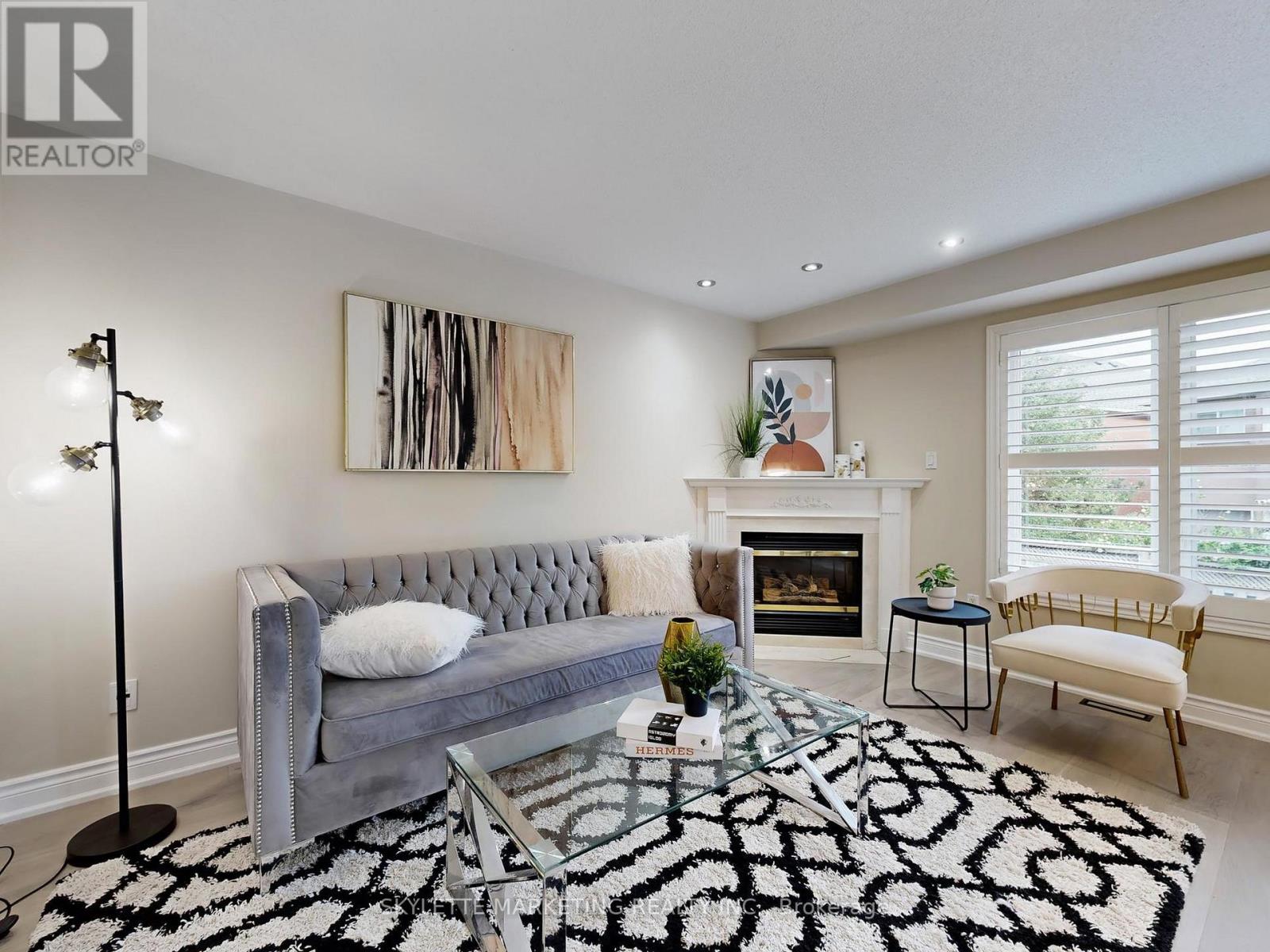 28 Garland Crescent S, Richmond Hill, Ontario  L4S 1X1 - Photo 5 - N12492904