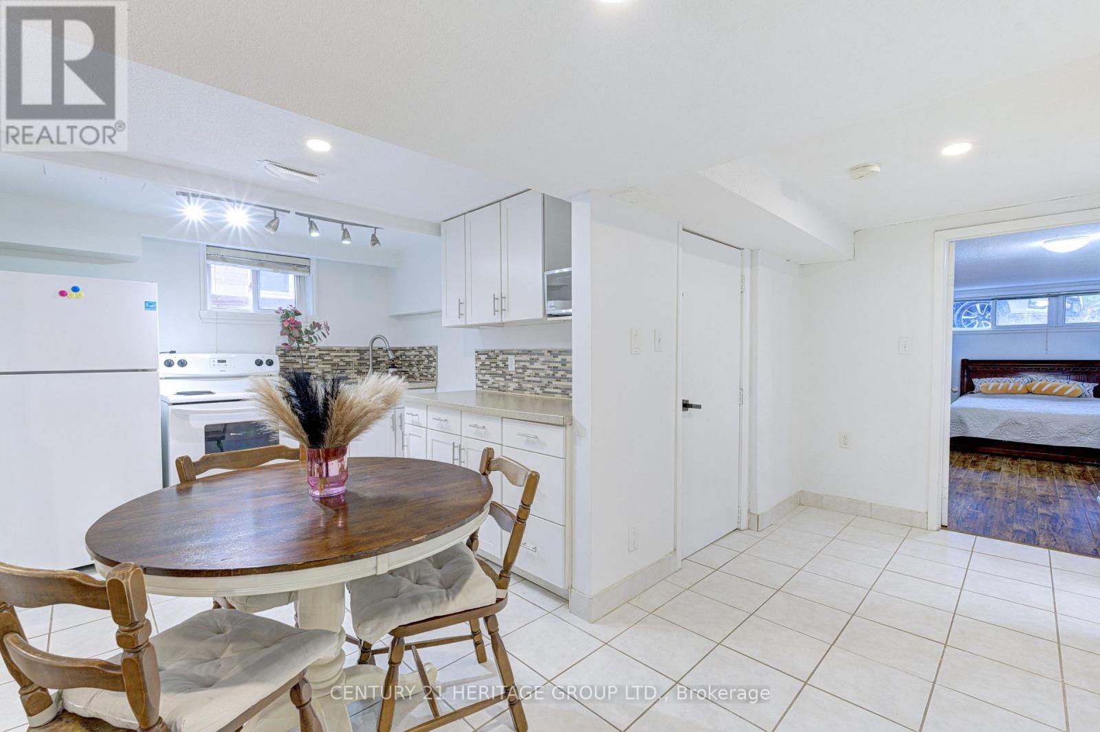 82 Harrison Drive, Newmarket (Bristol-London), Ontario  L3Y 4P4 - Photo 30 - N12495592