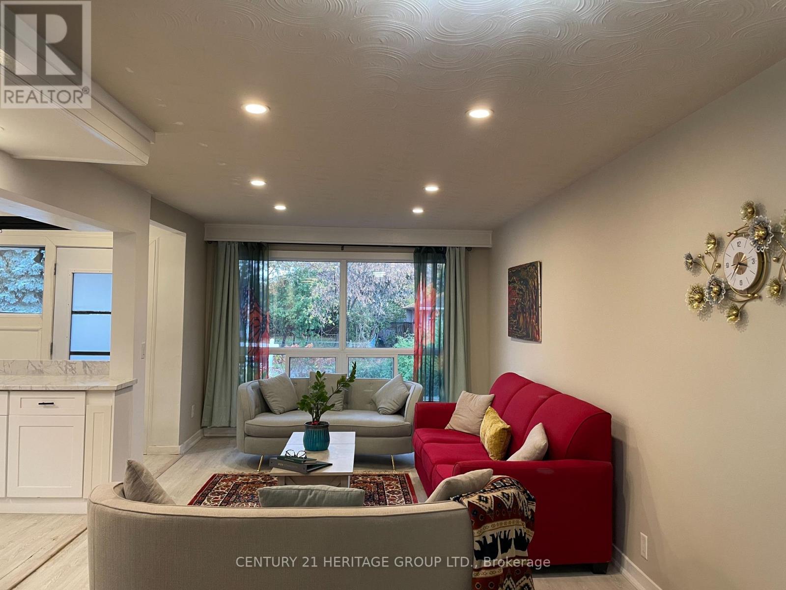 82 Harrison Drive, Newmarket (Bristol-London), Ontario  L3Y 4P4 - Photo 5 - N12495592