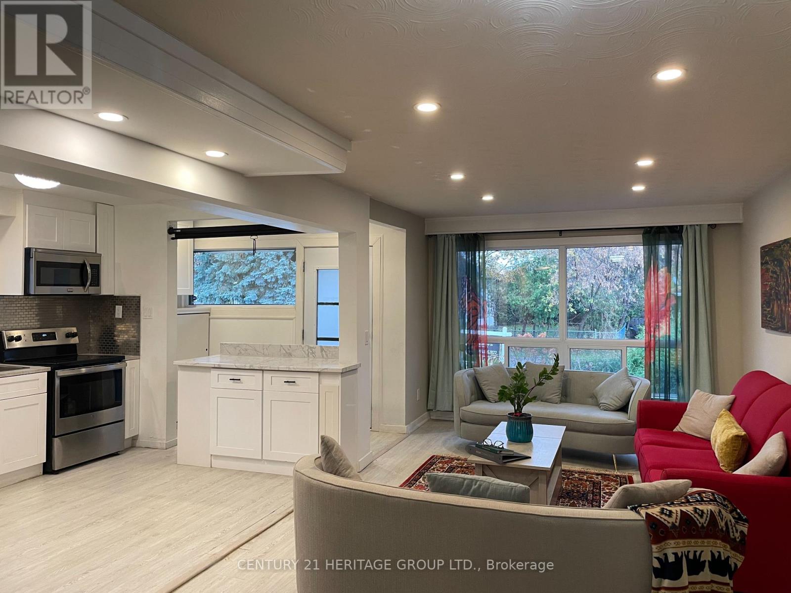 82 Harrison Drive, Newmarket (Bristol-London), Ontario  L3Y 4P4 - Photo 8 - N12495592