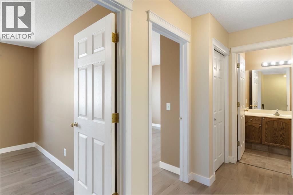 144 Hidden Creek Gardens Nw, Calgary, Alberta  T3A 6J5 - Photo 17 - A2255756