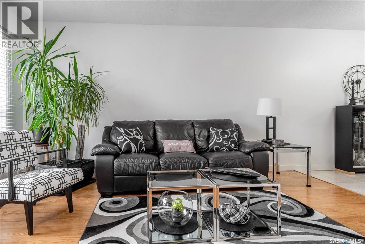 112 Cedar Meadow Drive, Regina, Saskatchewan  S4X 3J6 - Photo 4 - SK022114