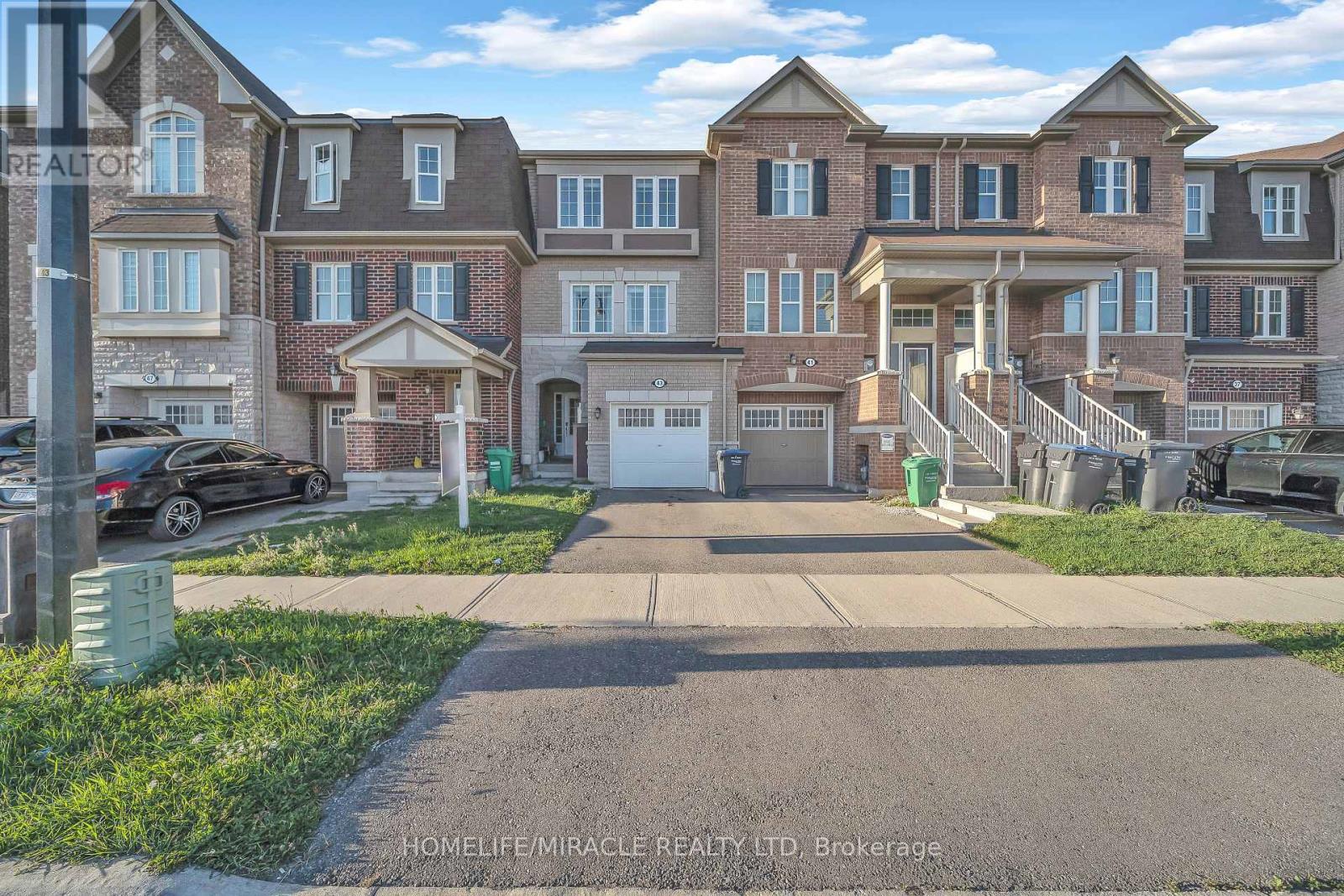 43 BAYCLIFFE CRESCENT, Brampton, Ontario