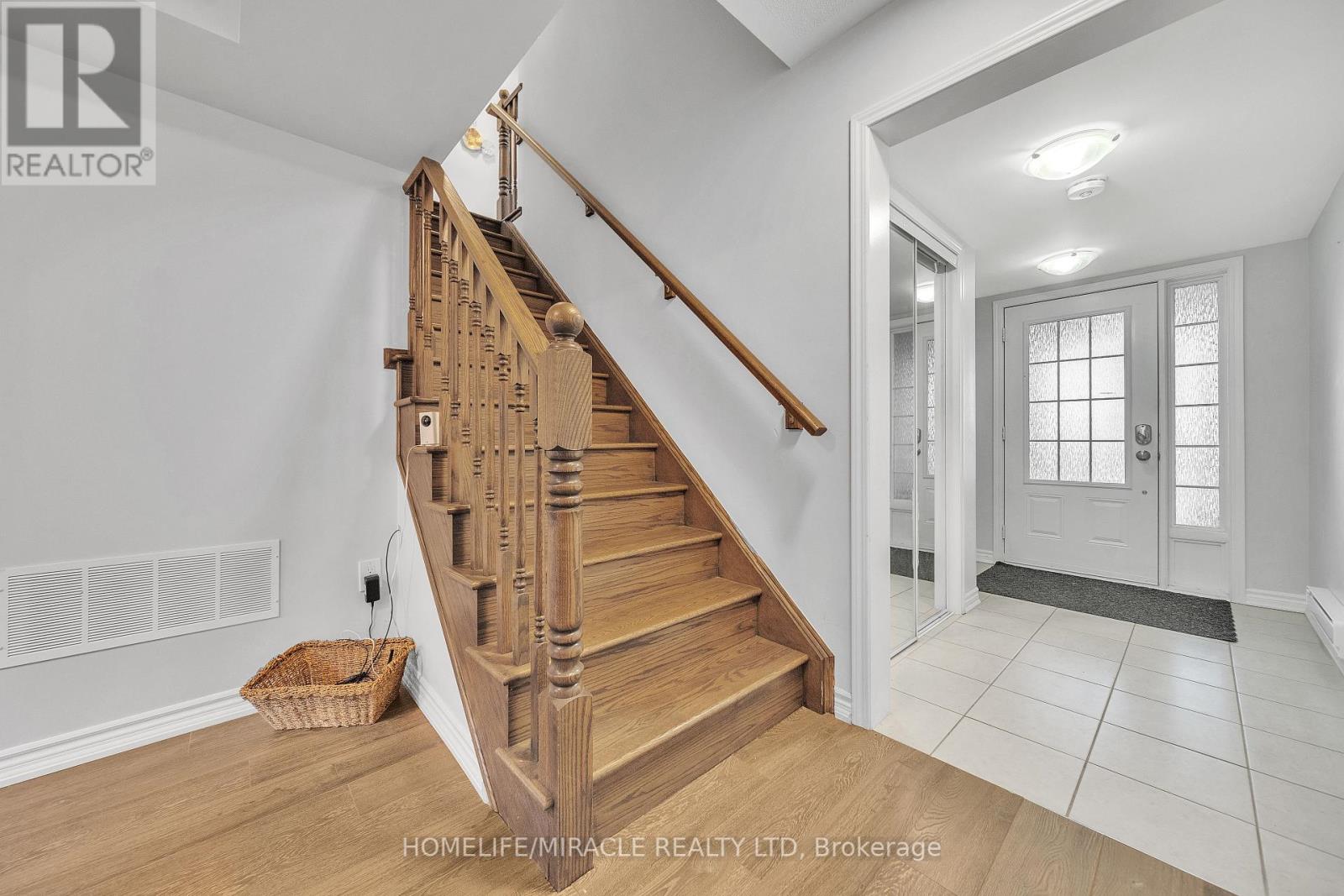 43 Baycliffe Crescent, Brampton (Northwest Brampton), Ontario  L1P 1W8 - Photo 6 - W12375949