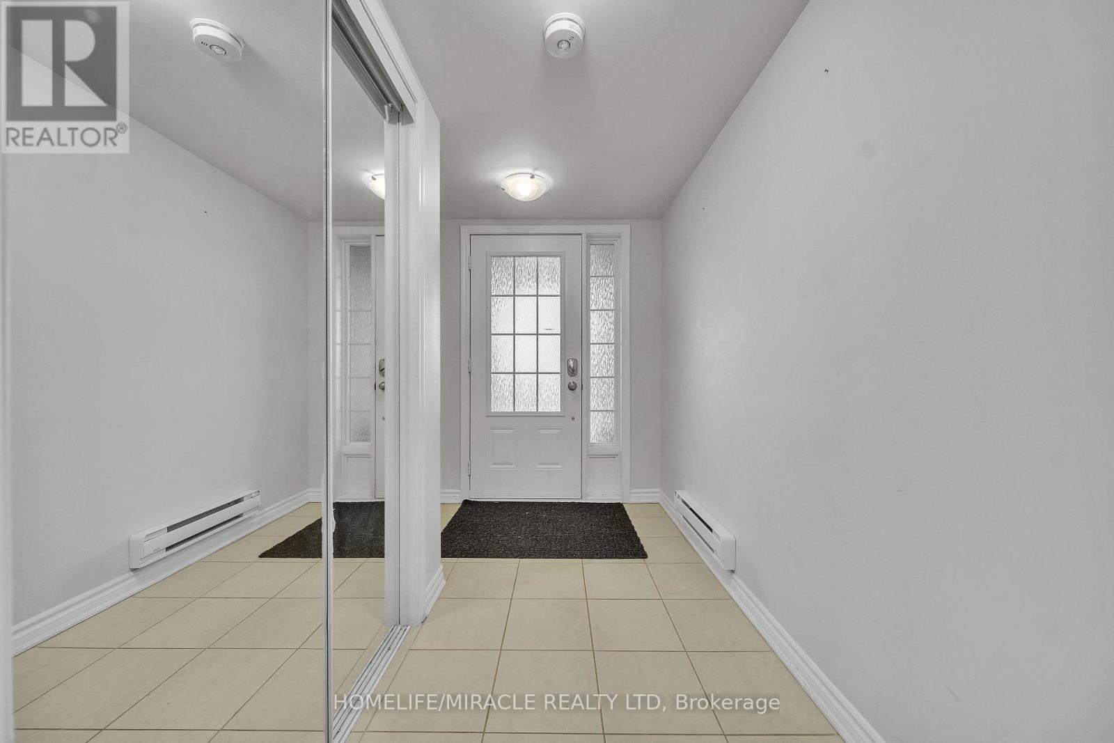 43 Baycliffe Crescent, Brampton (Northwest Brampton), Ontario  L1P 1W8 - Photo 3 - W12375949