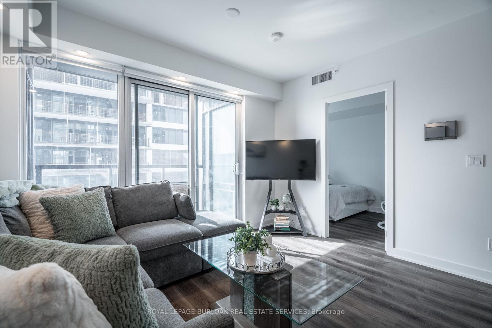 908 - 370 Martha Street, Burlington, Ontario  L7R 0G9 - Photo 9 - W12431110