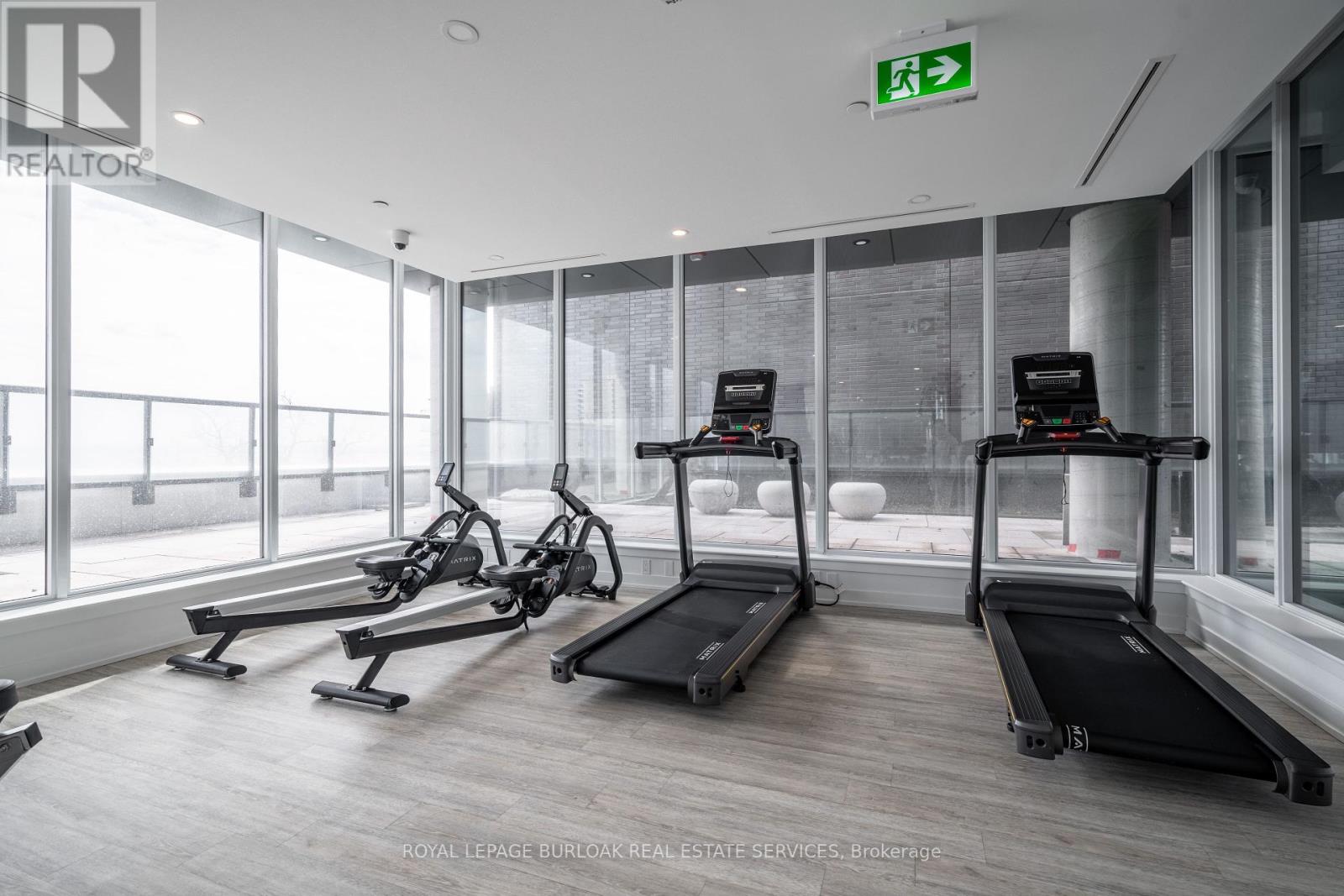 908 - 370 Martha Street, Burlington, Ontario  L7R 0G9 - Photo 19 - W12431110