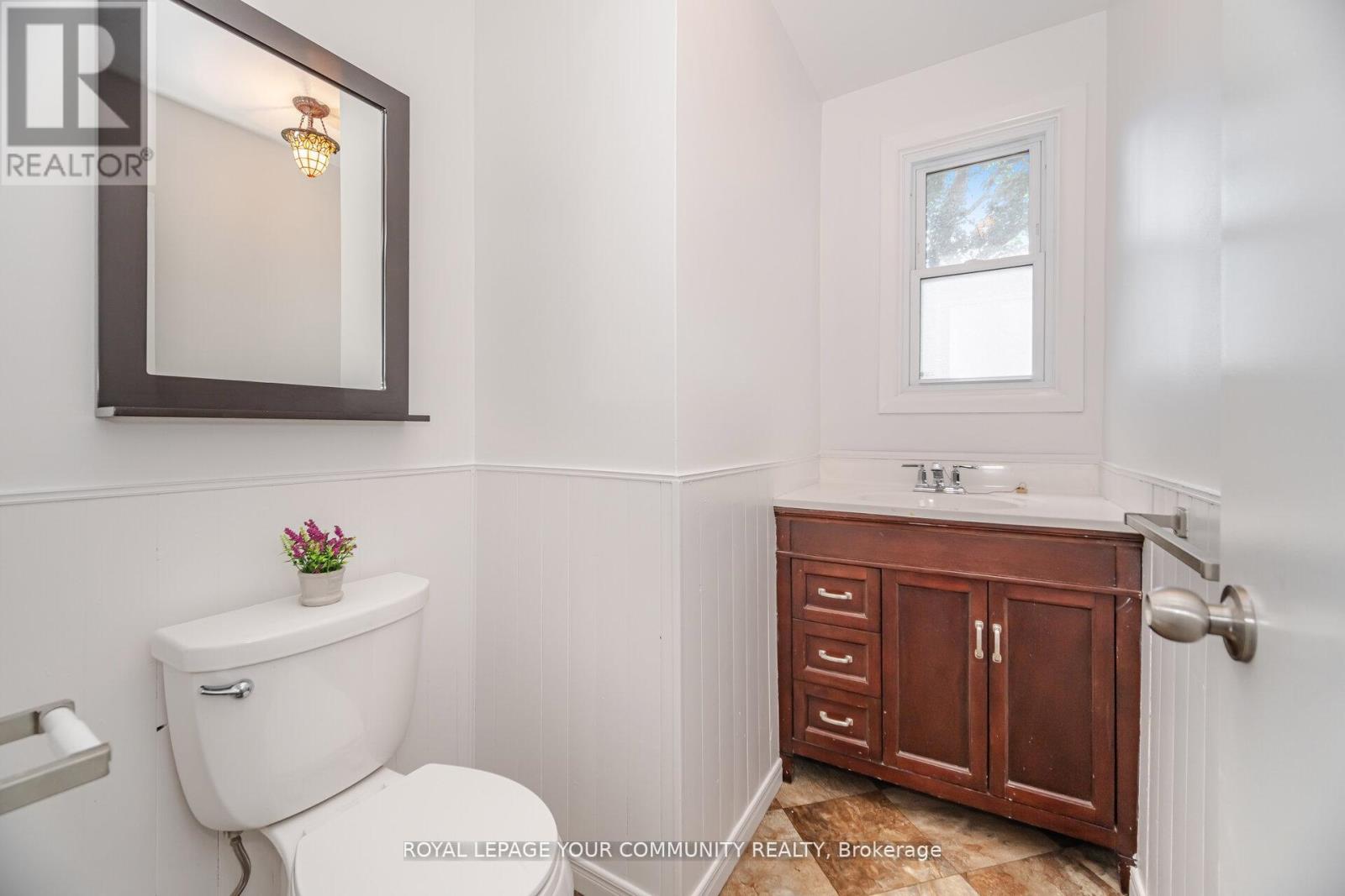 1286 Kipling Avenue, Toronto (Princess-Rosethorn), Ontario  M9B 3N5 - Photo 10 - W12466662