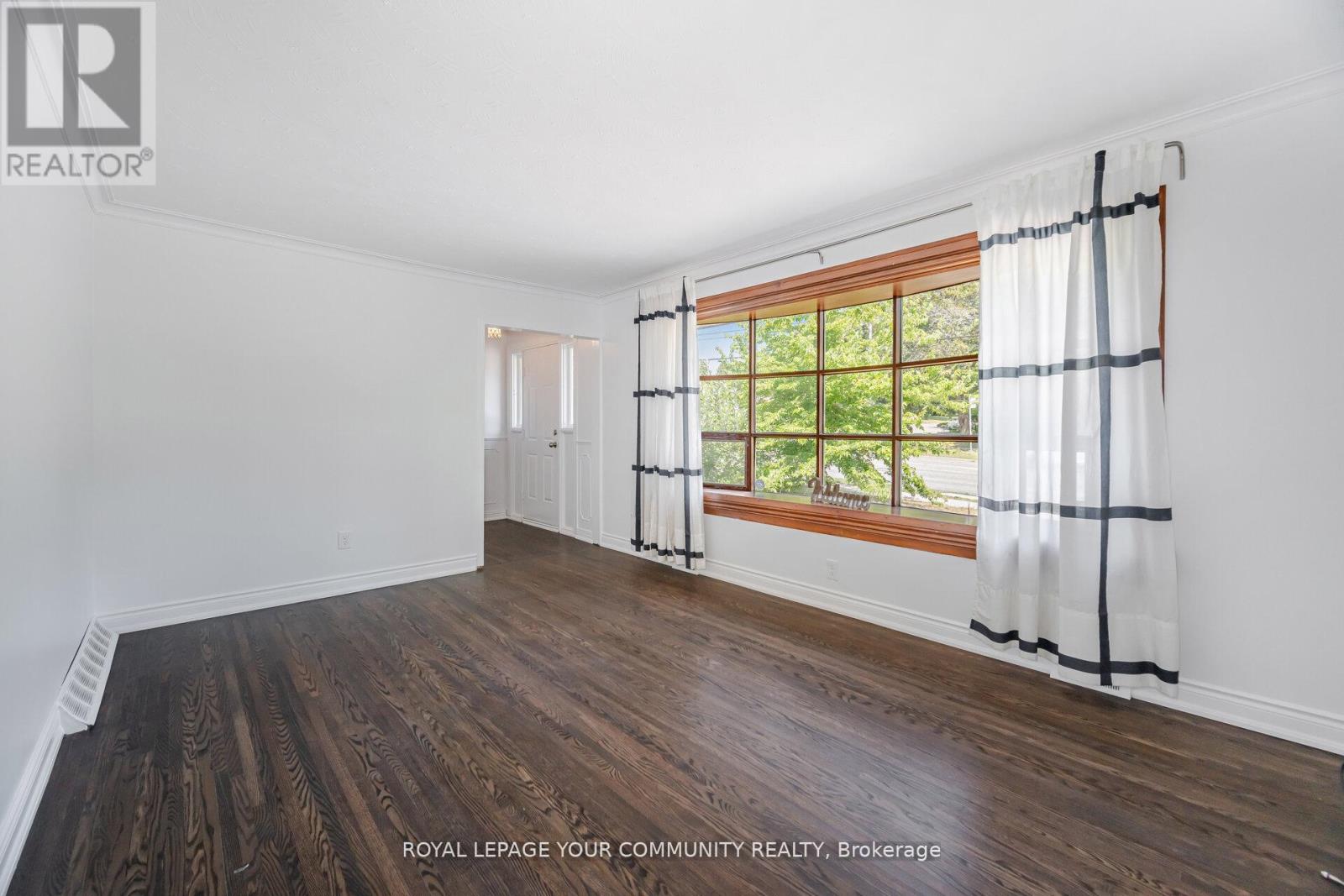 1286 Kipling Avenue, Toronto (Princess-Rosethorn), Ontario  M9B 3N5 - Photo 3 - W12466662