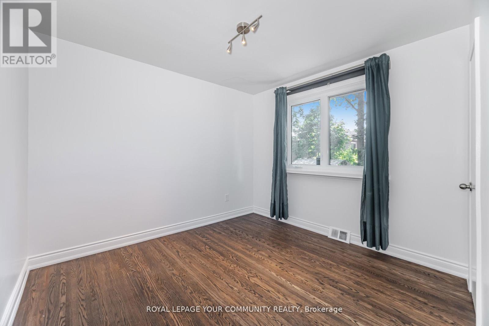 1286 Kipling Avenue, Toronto (Princess-Rosethorn), Ontario  M9B 3N5 - Photo 9 - W12466662