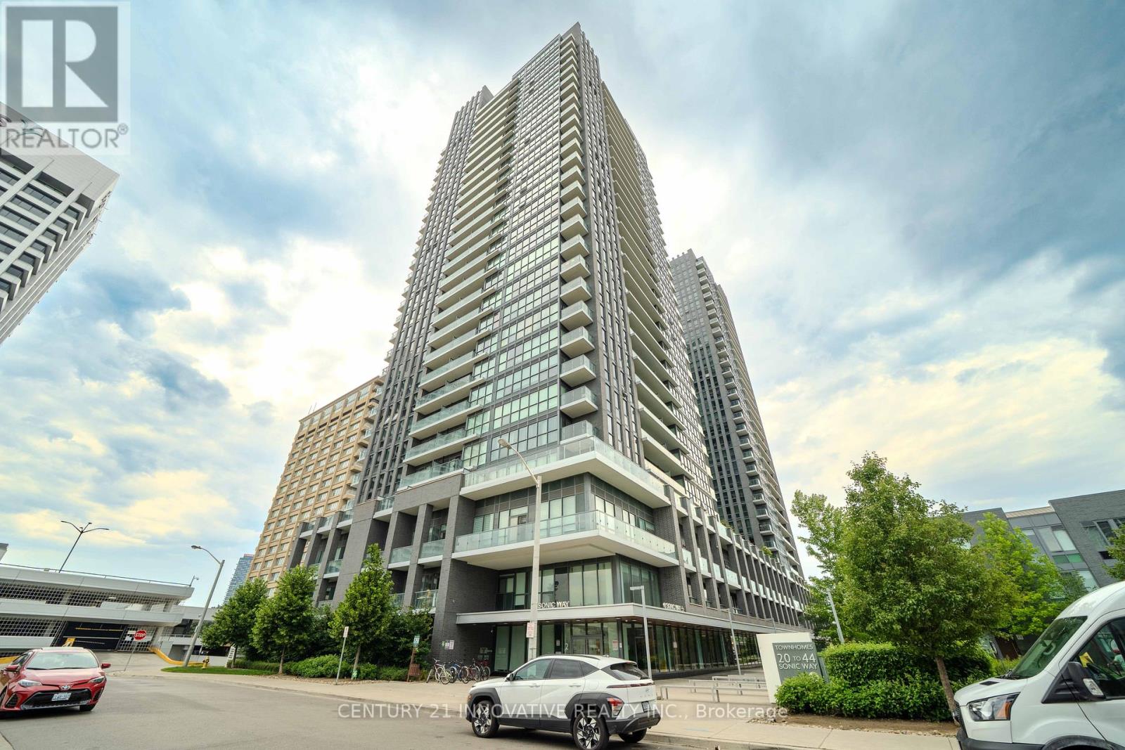 2003 - 2 SONIC WAY, Toronto, Ontario