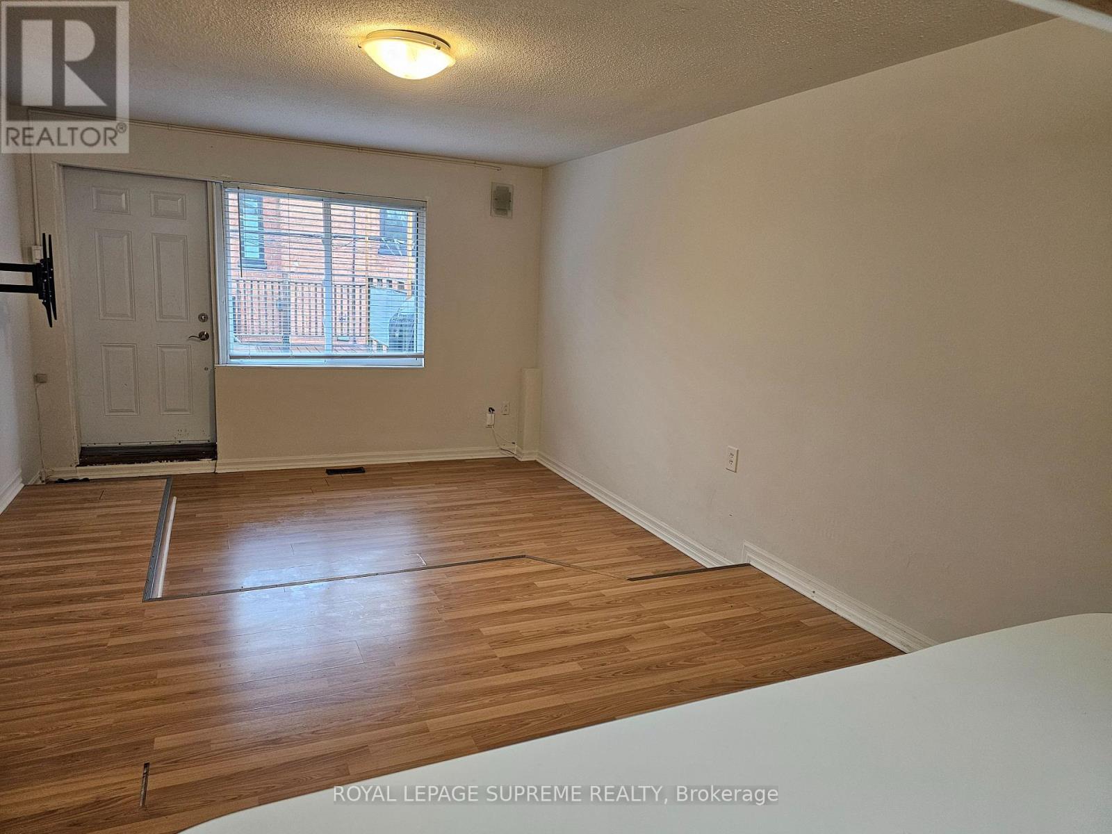 Upper - 806 College Street, Toronto, Ontario  M6E 4R1 - Photo 10 - C12495750