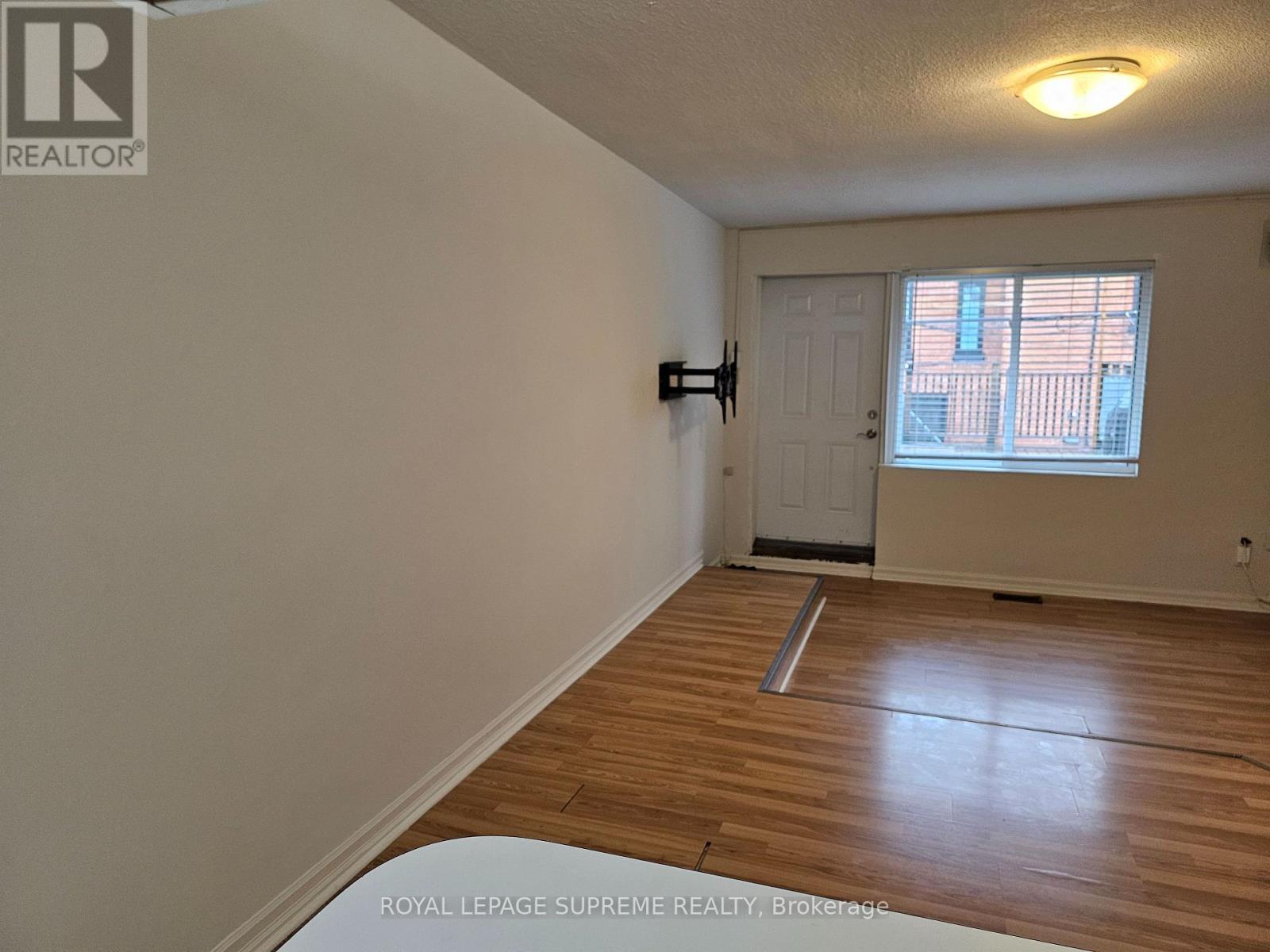 Upper - 806 College Street, Toronto, Ontario  M6E 4R1 - Photo 11 - C12495750