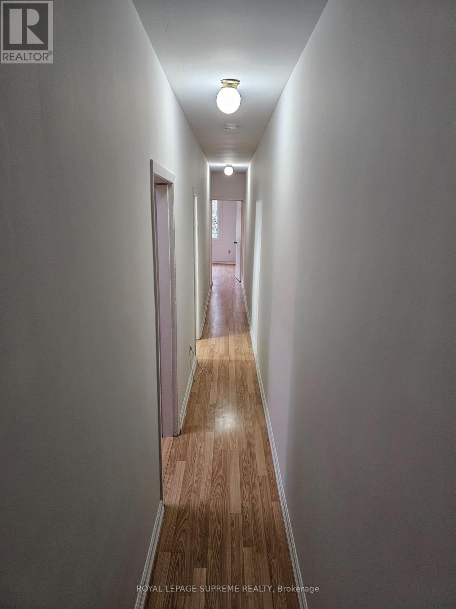 Upper - 806 College Street, Toronto, Ontario  M6E 4R1 - Photo 13 - C12495750