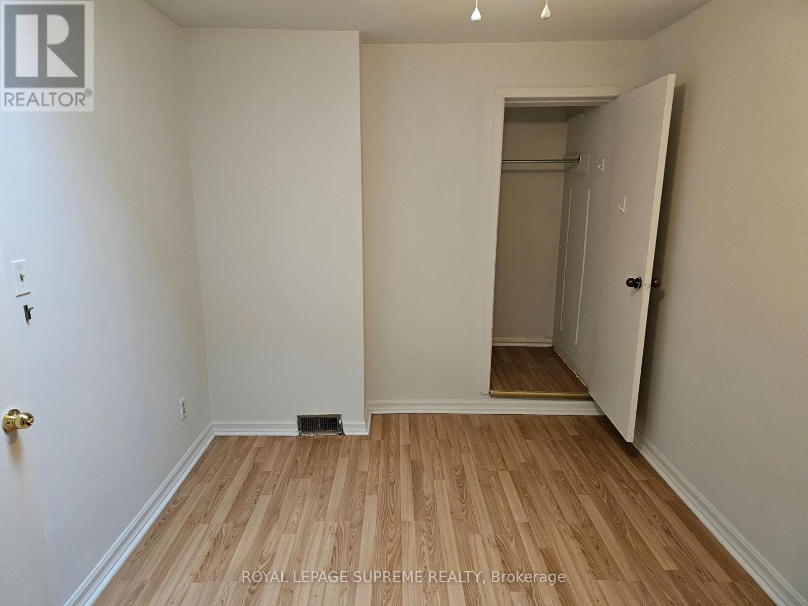 Upper - 806 College Street, Toronto, Ontario  M6E 4R1 - Photo 14 - C12495750