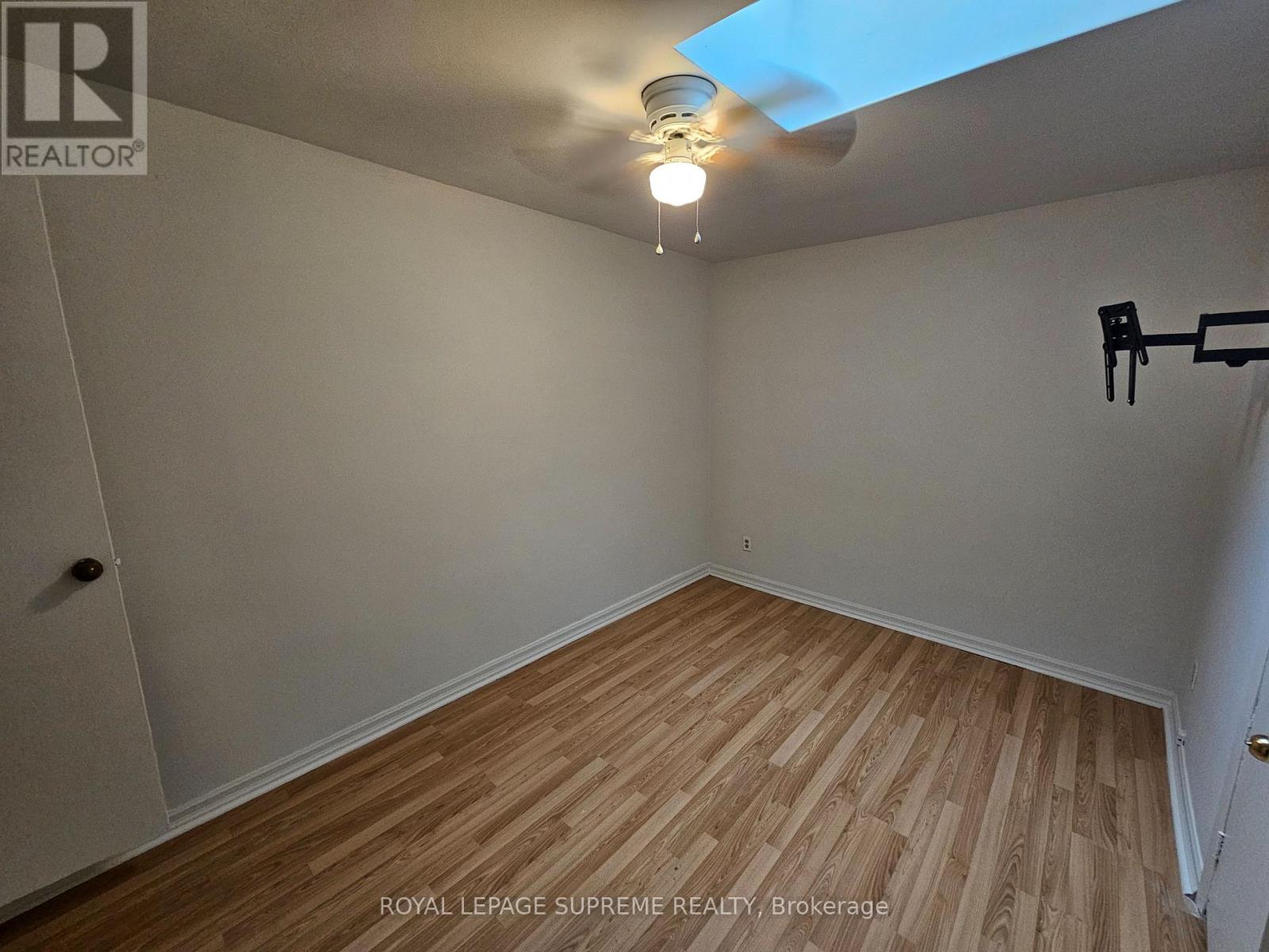 Upper - 806 College Street, Toronto, Ontario  M6E 4R1 - Photo 15 - C12495750