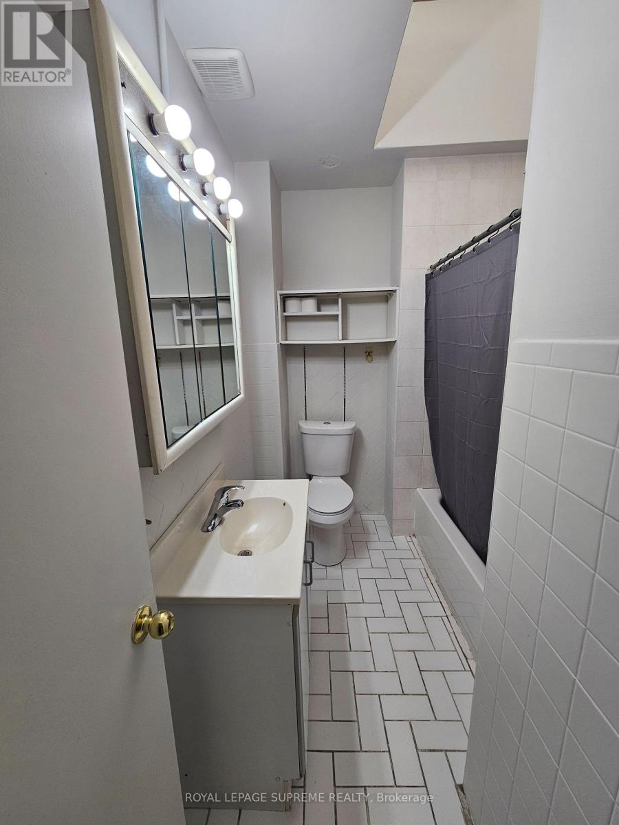 Upper - 806 College Street, Toronto, Ontario  M6E 4R1 - Photo 16 - C12495750