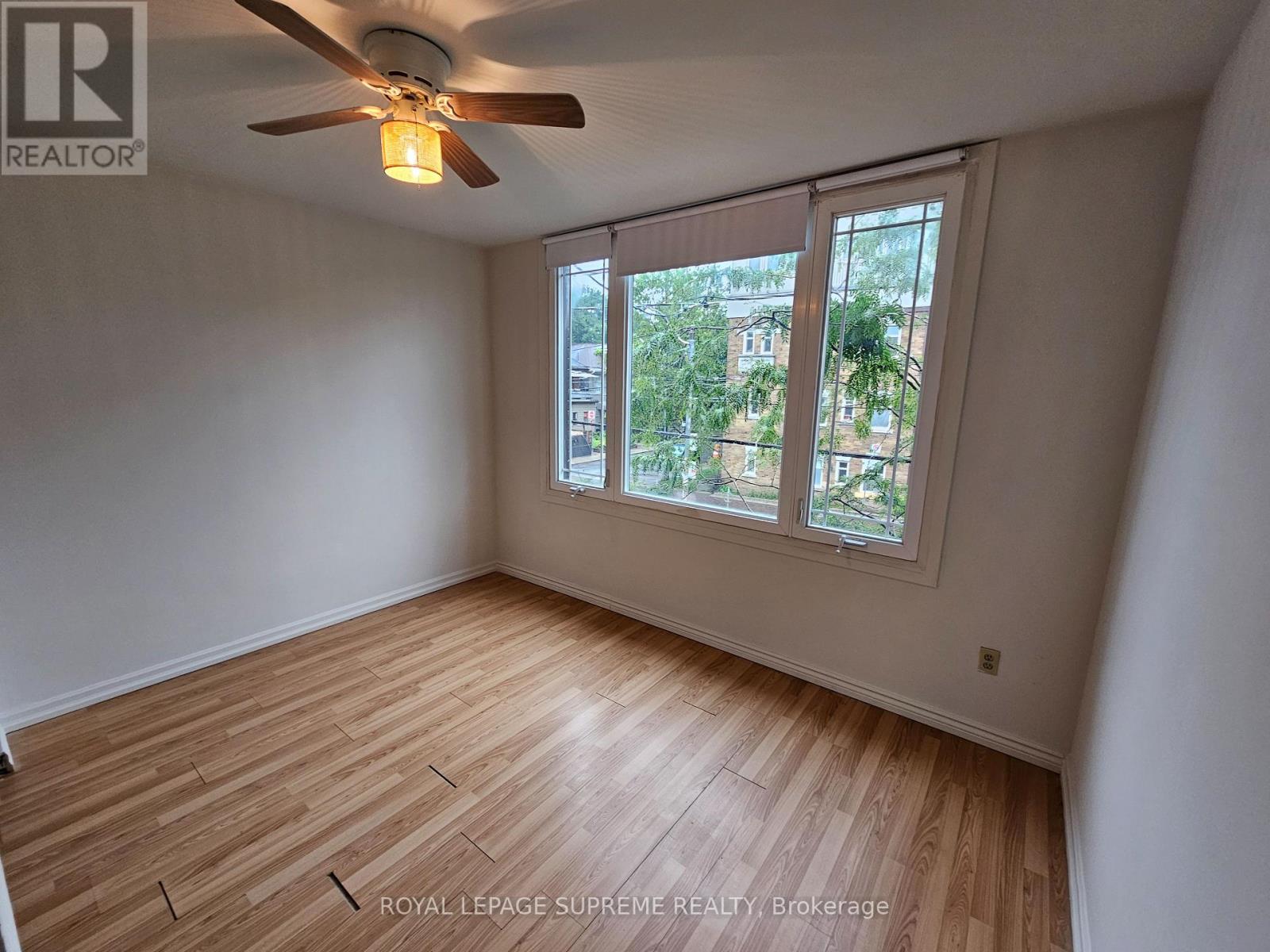 Upper - 806 College Street, Toronto, Ontario  M6E 4R1 - Photo 19 - C12495750