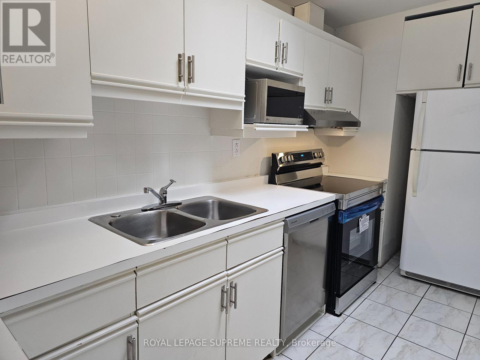 Upper - 806 College Street, Toronto, Ontario  M6E 4R1 - Photo 5 - C12495750