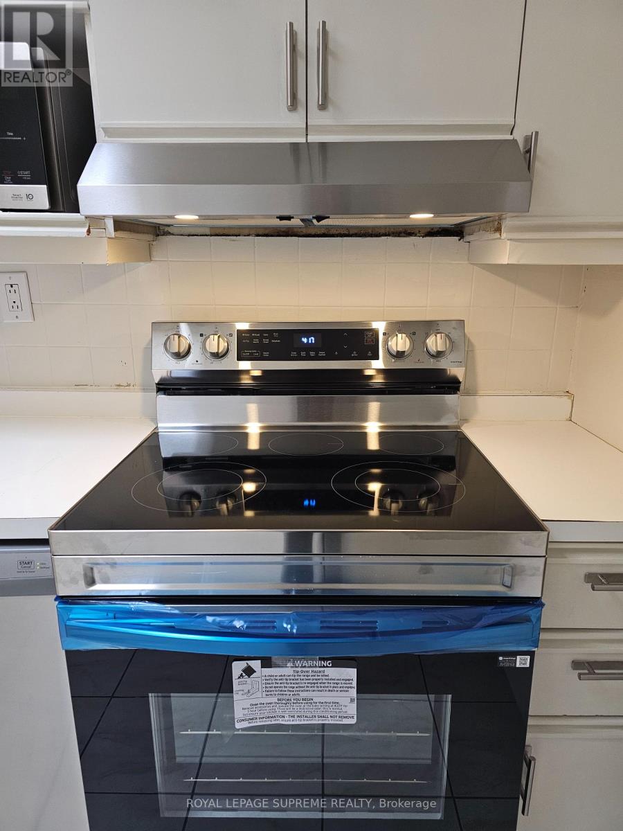 Upper - 806 College Street, Toronto, Ontario  M6E 4R1 - Photo 6 - C12495750