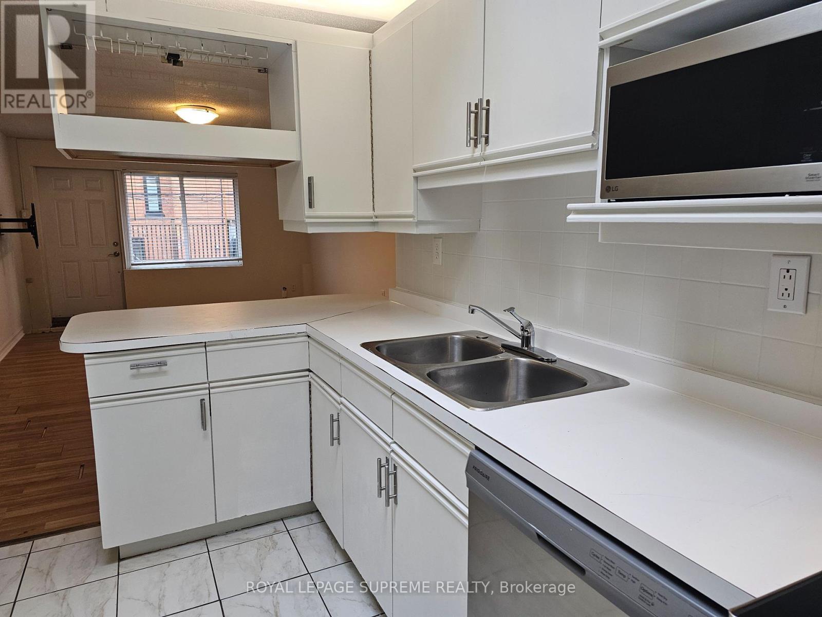 Upper - 806 College Street, Toronto, Ontario  M6E 4R1 - Photo 8 - C12495750