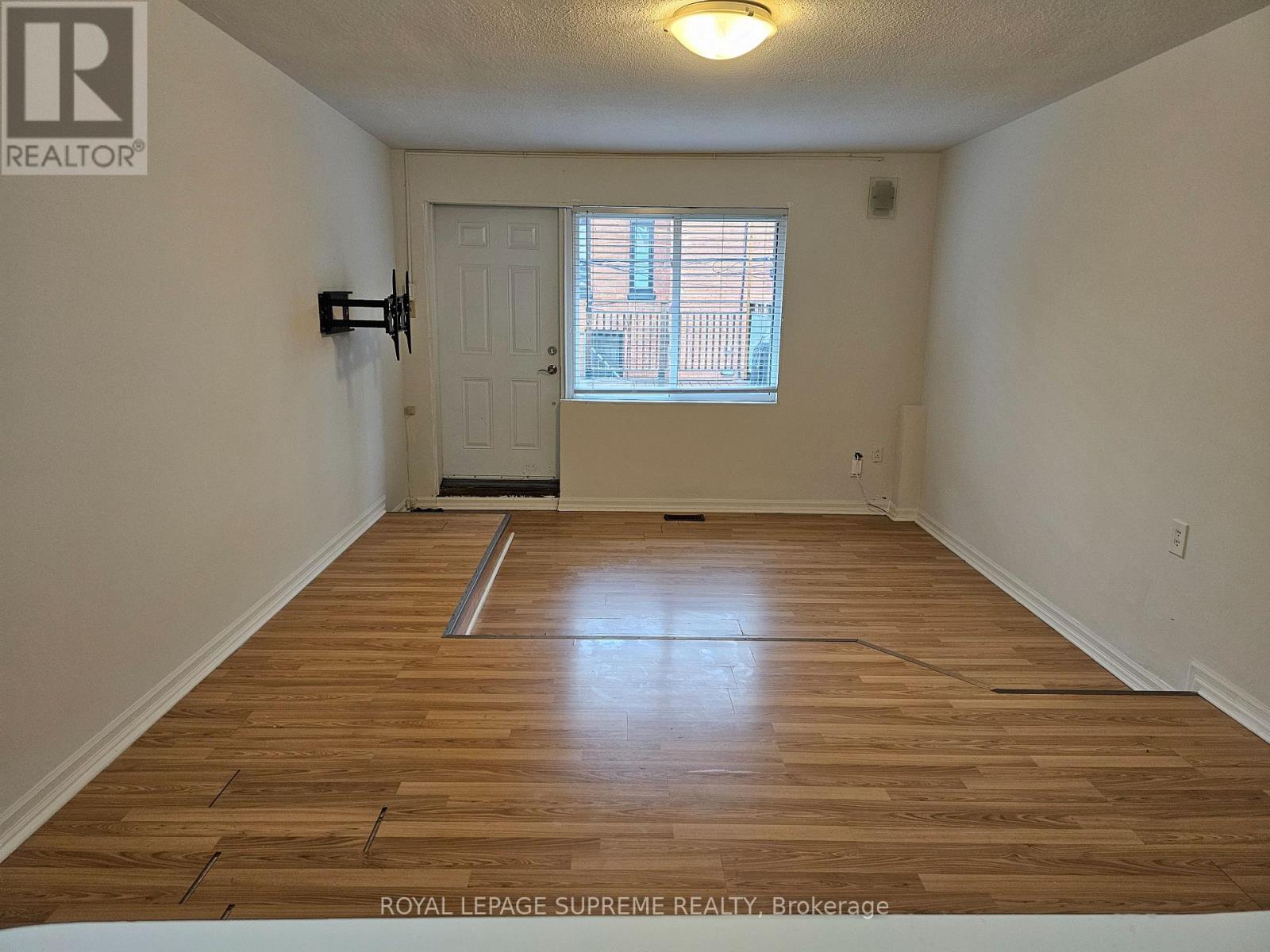 Upper - 806 College Street, Toronto, Ontario  M6E 4R1 - Photo 9 - C12495750