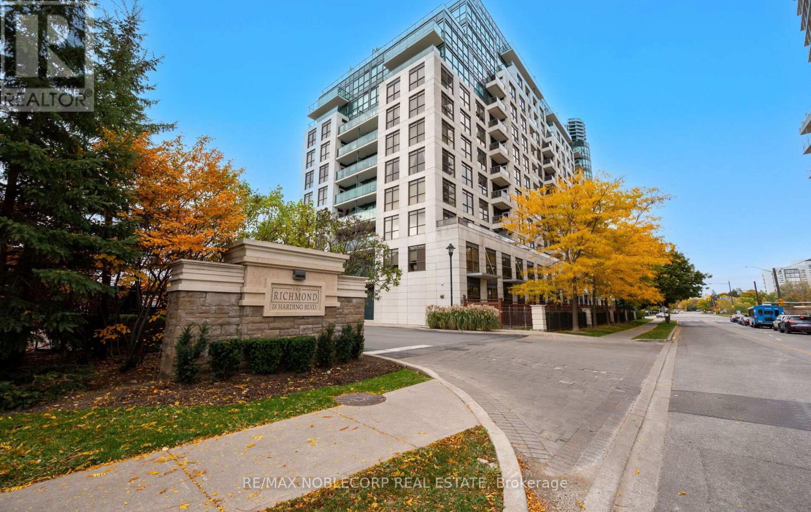 928 - 18 HARDING BOULEVARD, Richmond Hill, Ontario