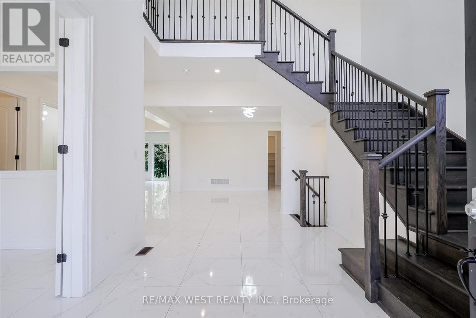 106 Silk Twist Drive, East Gwillimbury, Ontario  L9N 0W4 - Photo 3 - N12495758