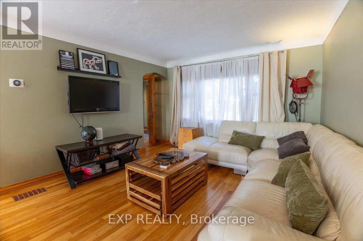 320 Joffre-Belanger Way, Ottawa, Ontario  K1L 5K4 - Photo 10 - X12495858