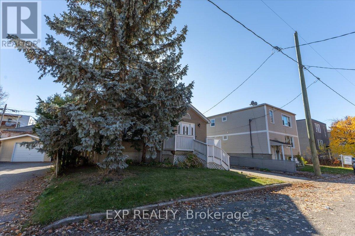 320 Joffre-Belanger Way, Ottawa, Ontario  K1L 5K4 - Photo 4 - X12495858