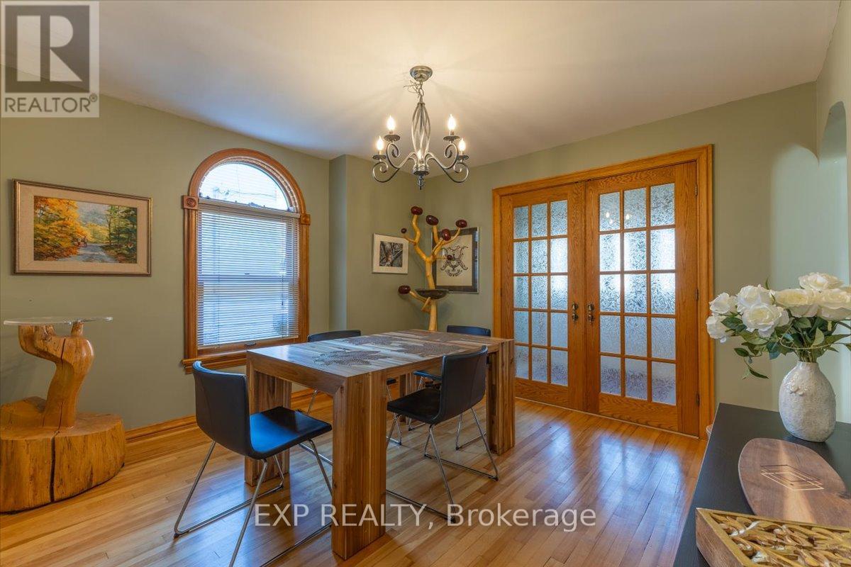 320 Joffre-Belanger Way, Ottawa, Ontario  K1L 5K4 - Photo 7 - X12495858