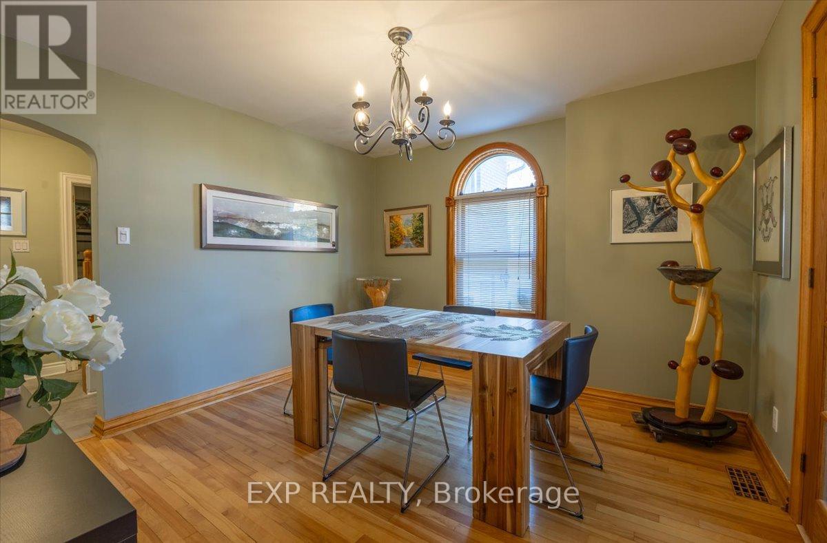 320 Joffre-Belanger Way, Ottawa, Ontario  K1L 5K4 - Photo 8 - X12495858