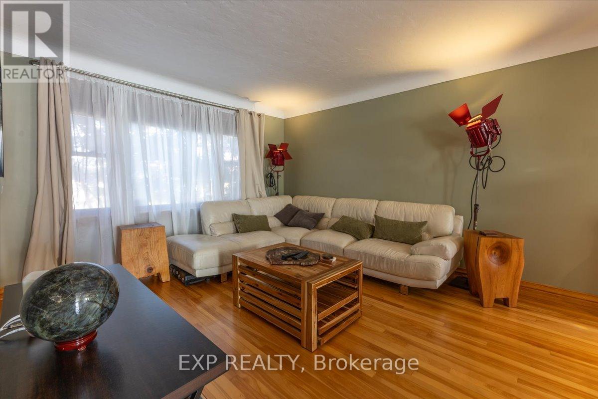 320 Joffre-Belanger Way, Ottawa, Ontario  K1L 5K4 - Photo 9 - X12495858