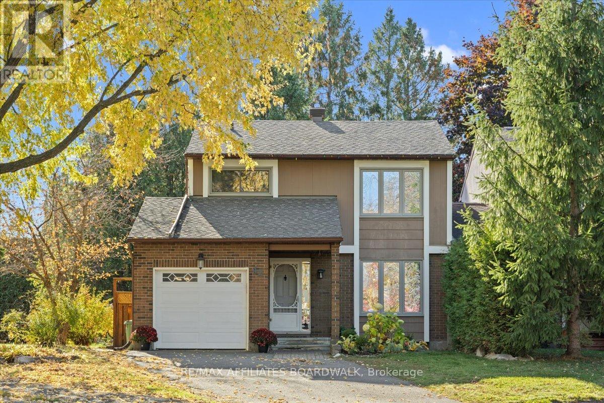 42 HAYWOOD CRESCENT, Ottawa, Ontario