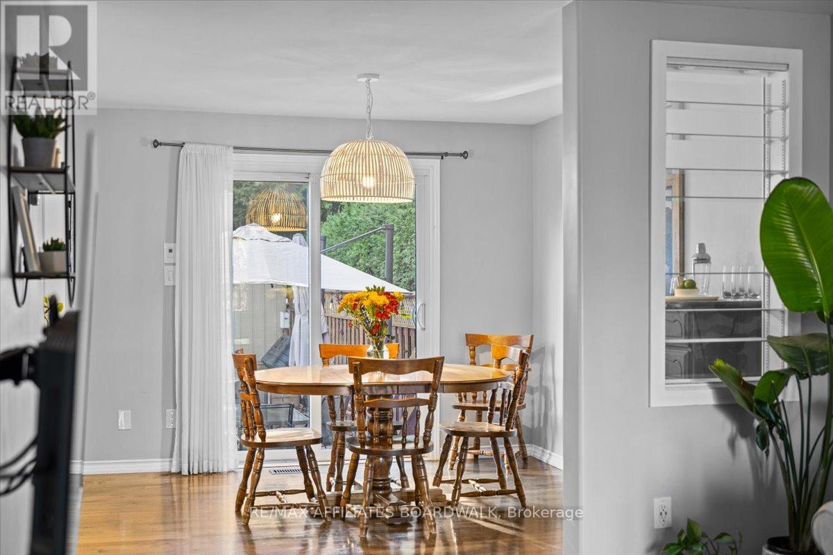 42 Haywood Crescent, Ottawa, Ontario  K2L 2J2 - Photo 10 - X12495870