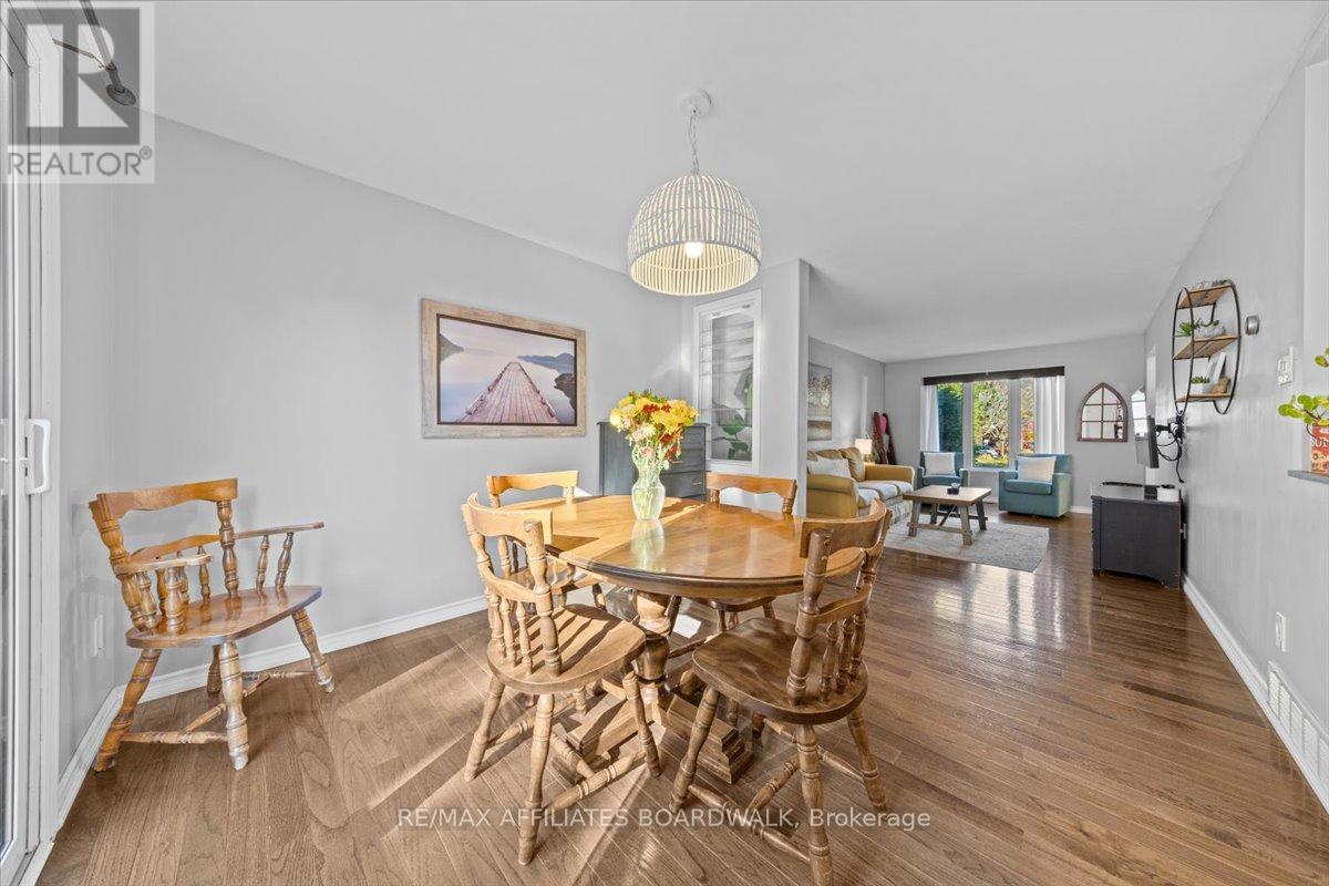 42 Haywood Crescent, Ottawa, Ontario  K2L 2J2 - Photo 12 - X12495870