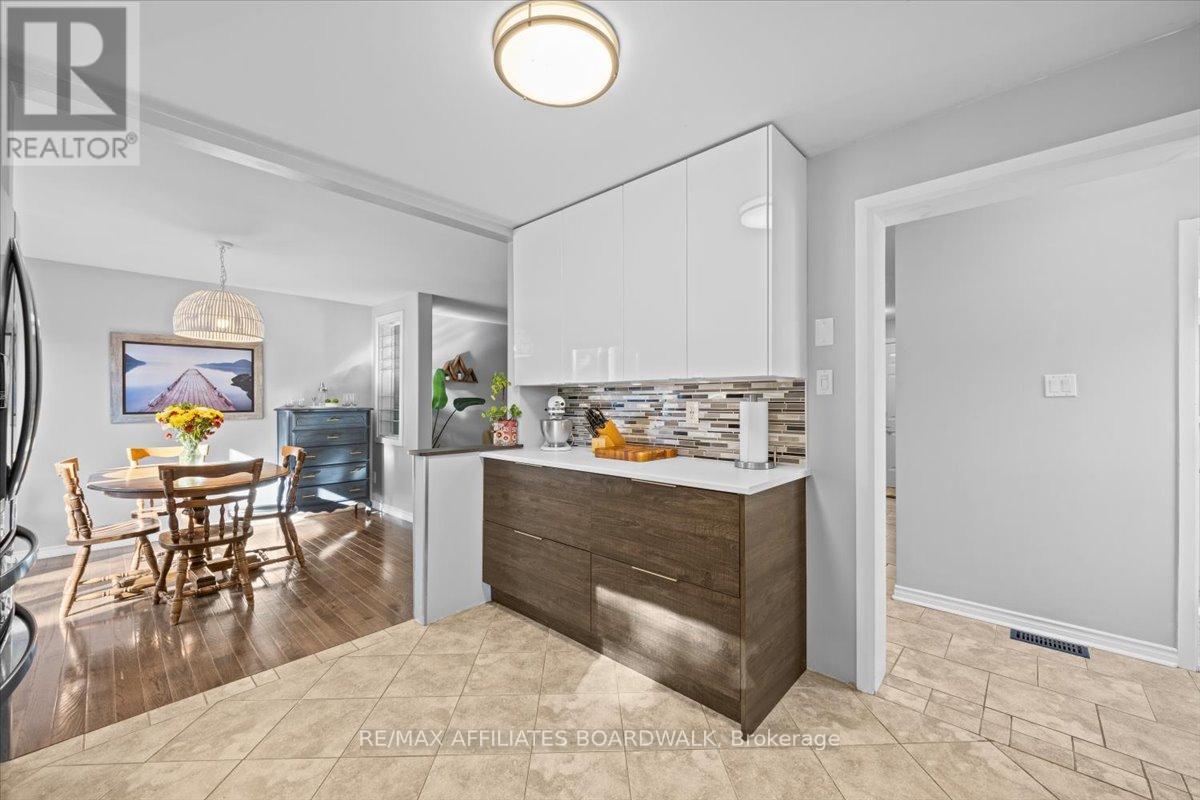 42 Haywood Crescent, Ottawa, Ontario  K2L 2J2 - Photo 13 - X12495870