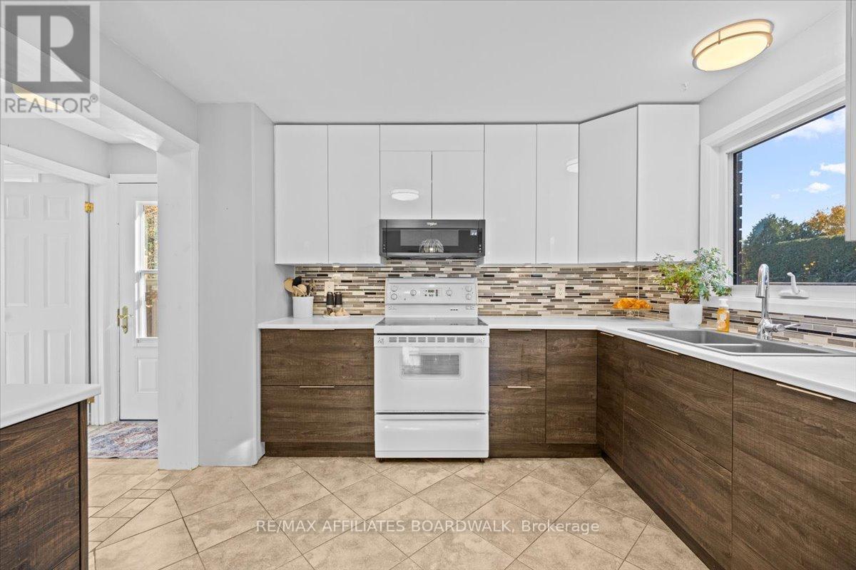 42 Haywood Crescent, Ottawa, Ontario  K2L 2J2 - Photo 14 - X12495870