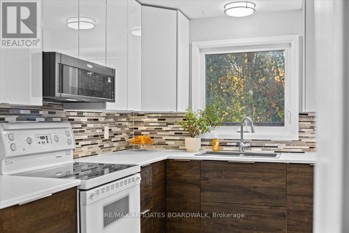 42 Haywood Crescent, Ottawa, Ontario  K2L 2J2 - Photo 15 - X12495870