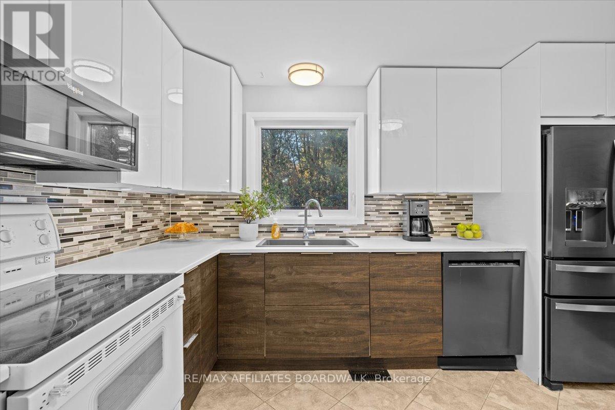 42 Haywood Crescent, Ottawa, Ontario  K2L 2J2 - Photo 16 - X12495870