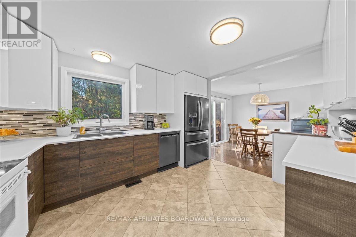 42 Haywood Crescent, Ottawa, Ontario  K2L 2J2 - Photo 18 - X12495870