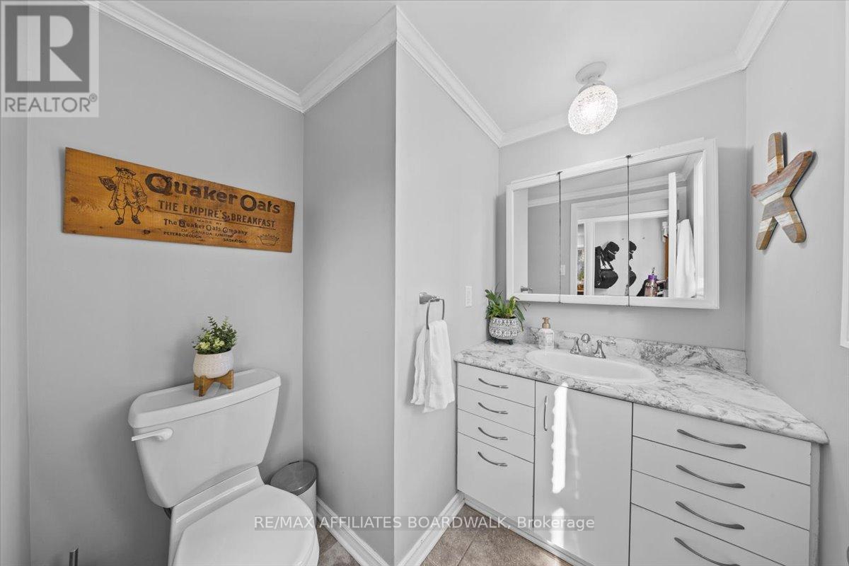 42 Haywood Crescent, Ottawa, Ontario  K2L 2J2 - Photo 20 - X12495870